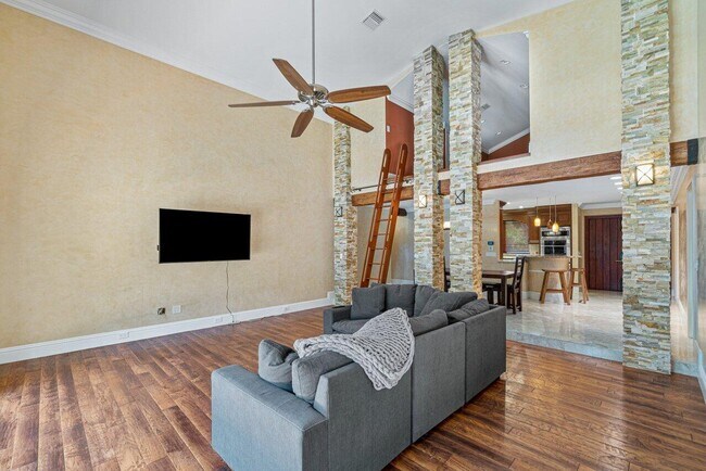 Building Photo - 870 NW 7th St