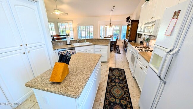 Building Photo - 37284 S Ocotillo Canyon Dr