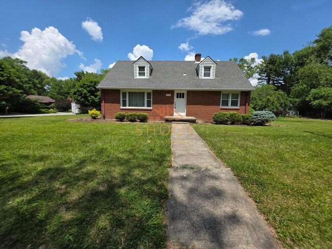 Building Photo - GORGEOUS ALL BRICK HOME CLOSE TO CAMPUS