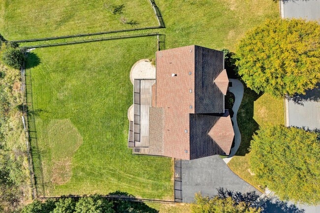 Building Photo - 1147 Belcroft Court
