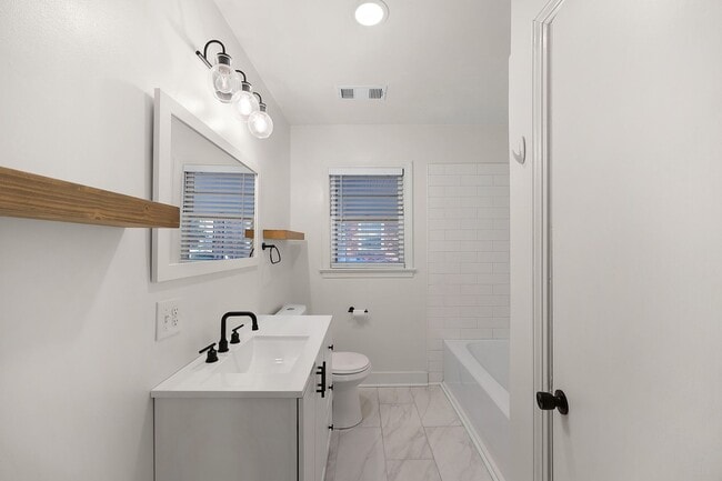 Building Photo - **AVAIL. NOW** The perfect blend of style ...
