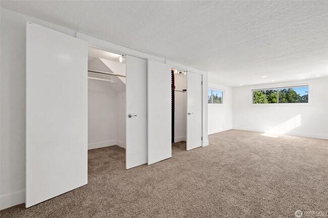 Building Photo - 9104 Highland Ave SW