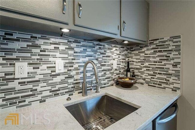 Building Photo - 306 Wynnes Ridge Cir SE