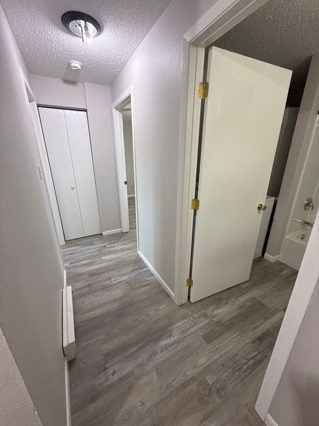 Building Photo - 2 bedroom Town House