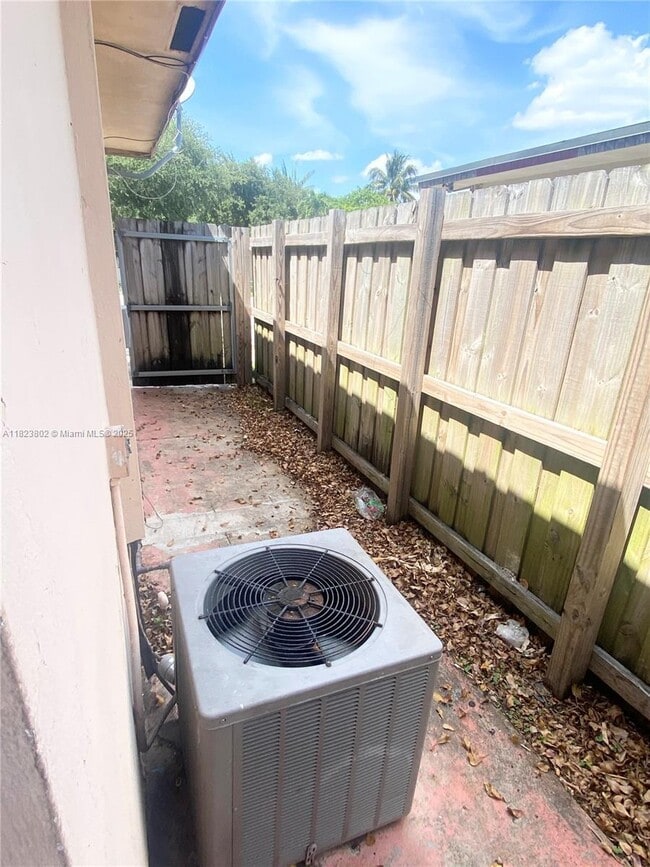 Building Photo - 2 bedroom in Miramar FL 33023