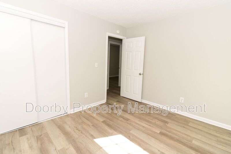 Building Photo - 4316 Greenbriar Rd