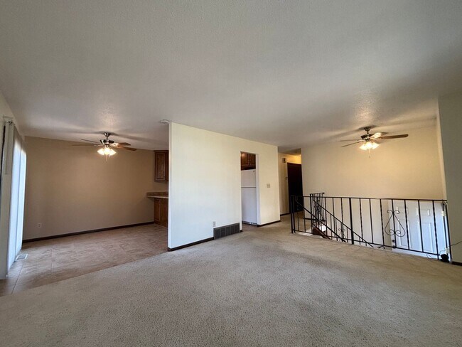 Building Photo - 4285 Evergreen Dr