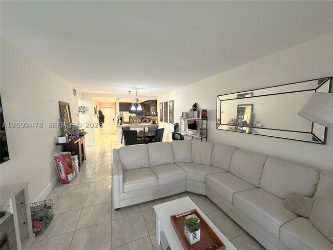 Building Photo - 450 Paradise Isle Blvd