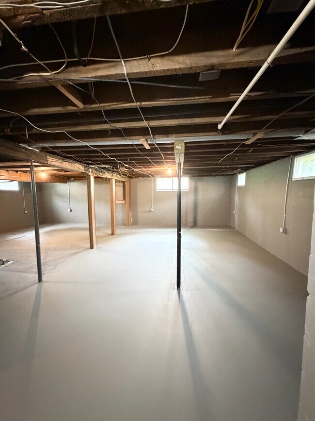 Building Photo - 721 Lee Ave