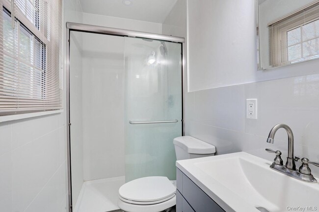 Building Photo - 12 Van Gogh Ln