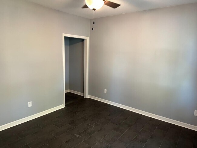 Building Photo - 105 N Davis St