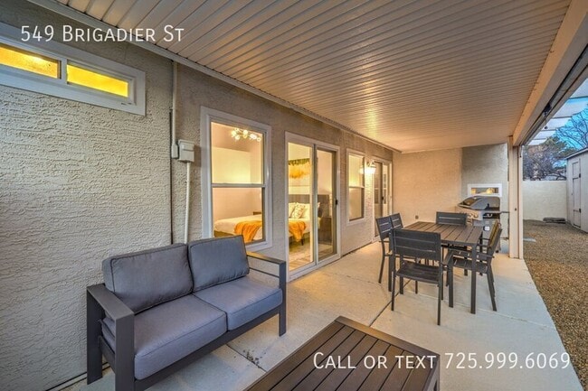 Building Photo - 549 Brigadier St