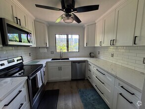Building Photo - Haleakala Gardens Furnished ground floor 3...