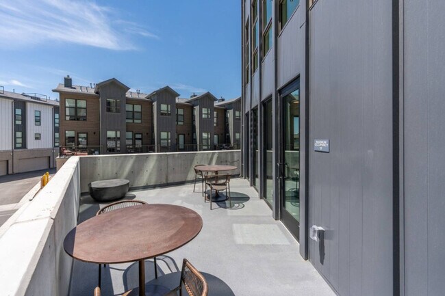 Building Photo - 320 N 490 W