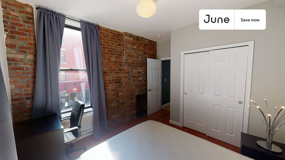 Building Photo - 301 E 104th St