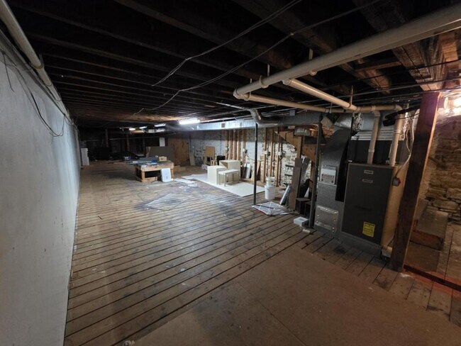 Building Photo - 128 S Water St