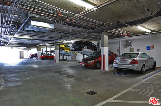 Building Photo - 2216 Main St