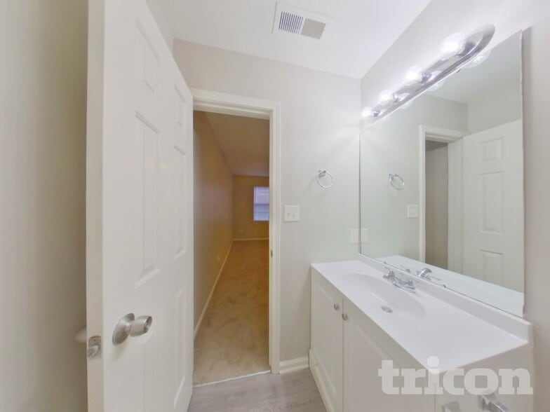 Building Photo - 5805 Carolina Manor Ct