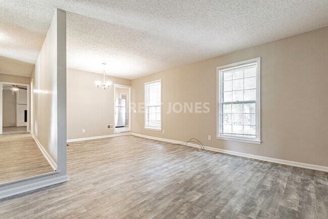 Building Photo - Charming 3 bedroom home in Columubia!