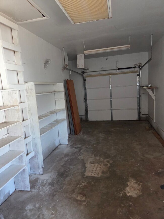 Building Photo - 516 S Park Ln