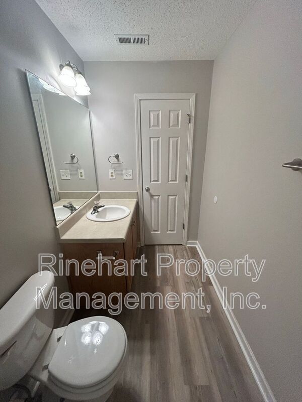 Building Photo - 1379 Pampas Cir