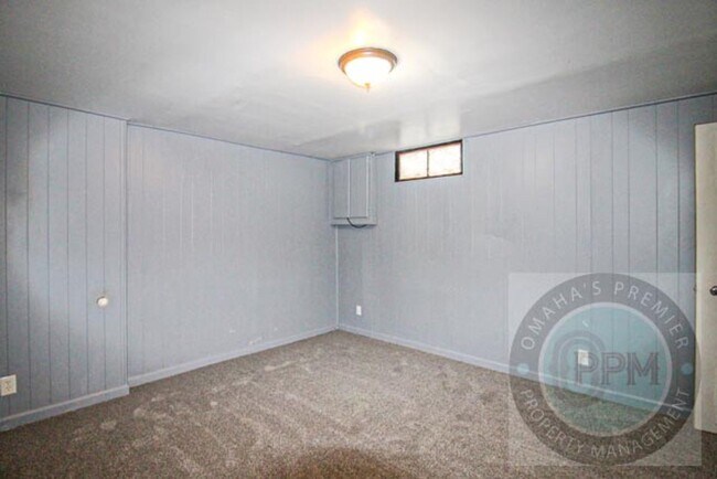 Building Photo - 3 Bedroom / 1 Bath Home Minutes from Hartm...