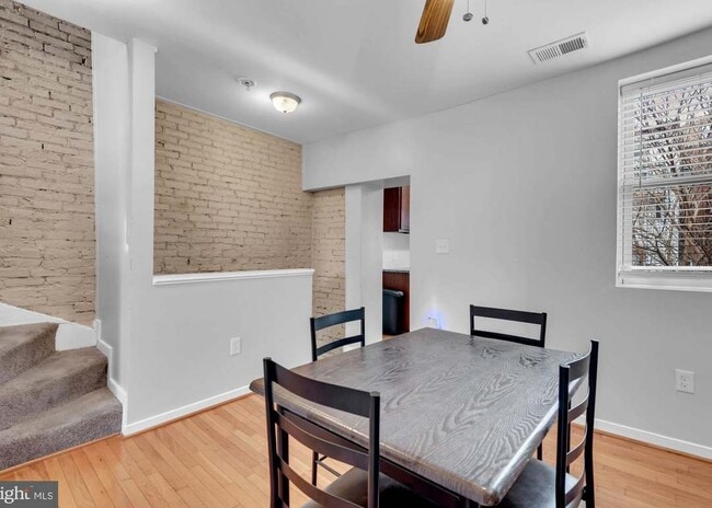 Building Photo - 210 W Read St