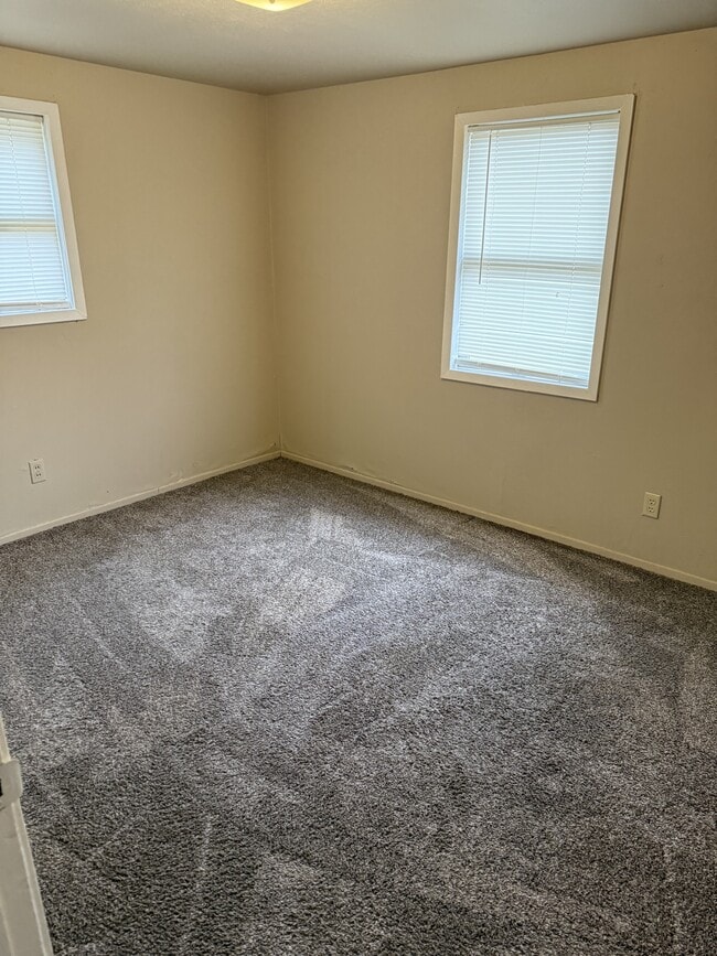 Building Photo - 182 Garrett Dr