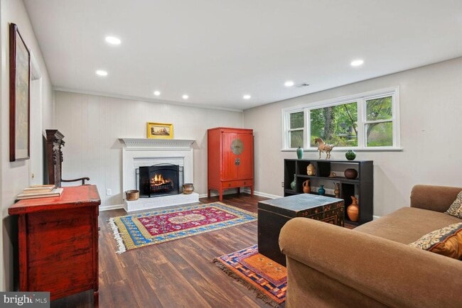 Building Photo - 6542 Hitt Ave