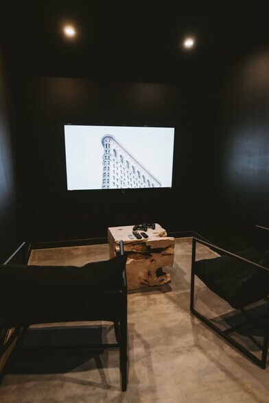 Building Photo - 503 NW D St