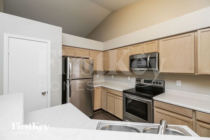 Building Photo - 842 E Glenmere Dr