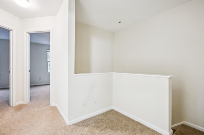 Building Photo - Spacious 3 Level Townhome in Montgomery Vi...