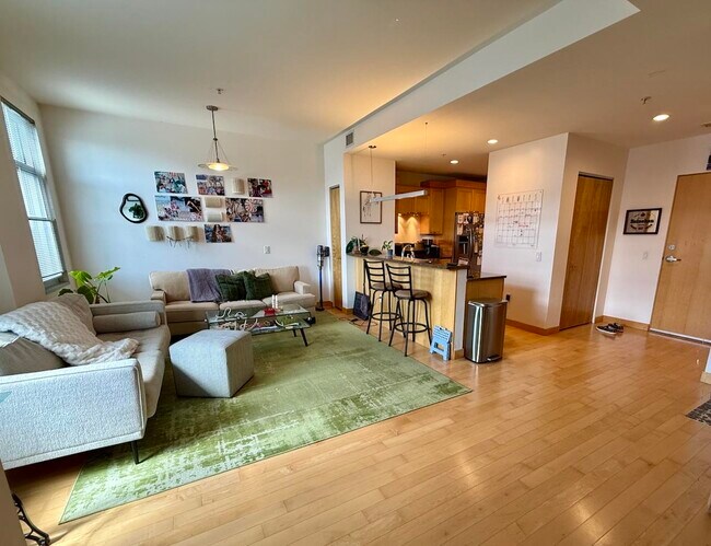Primary Photo - 309 W Washington Ave