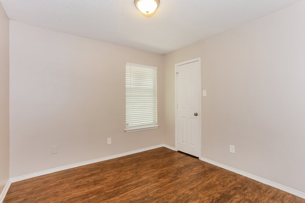 Building Photo - 5532 Four Winds Dr