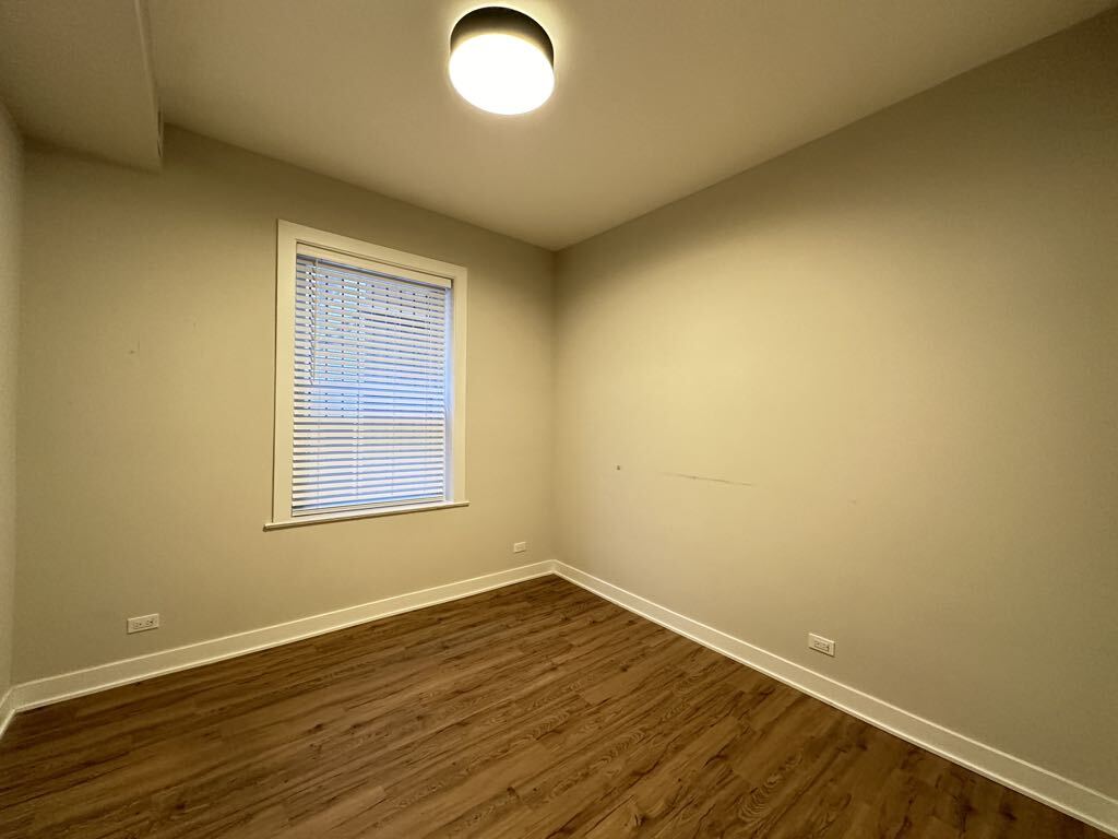 Building Photo - 659 W Wrightwood Ave