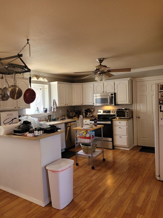 Building Photo - Beautiful 4BR/3Ba Home in Susanville CA  3420 Sq Feet