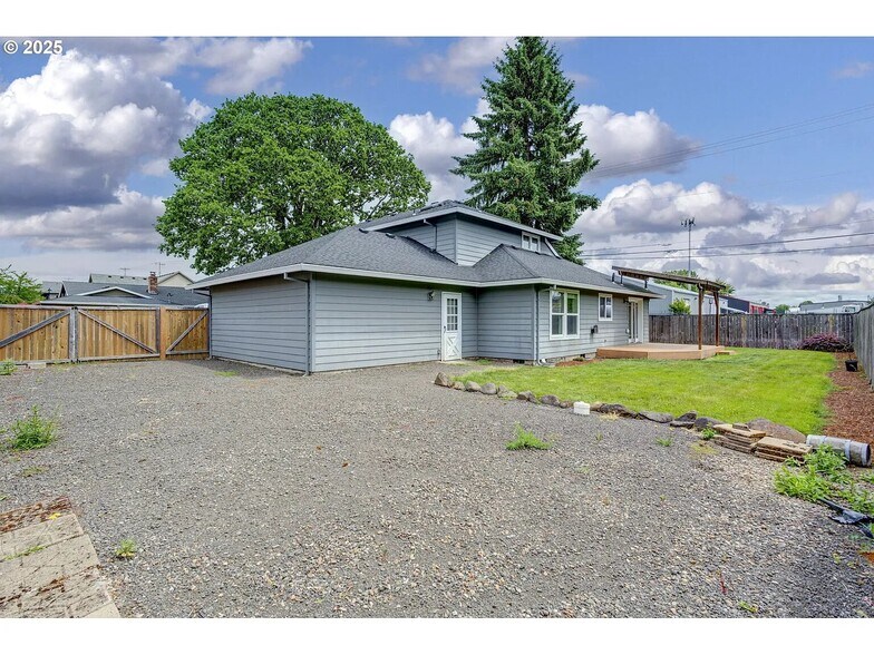 Building Photo - 3017 SE Brookwood Ave