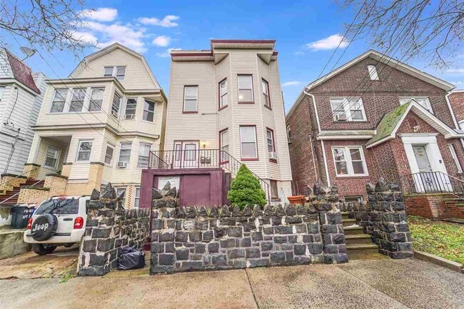 Primary Photo - 144 Nelson Ave