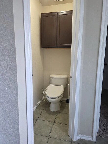 Building Photo - Room in House on Melanie Ct
