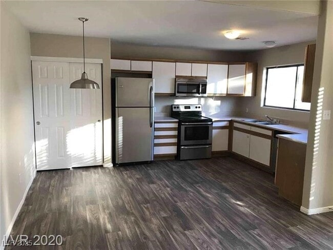 Building Photo - 2120 McMurray Dr