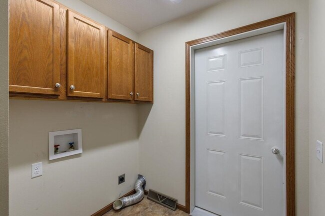 Building Photo - 112 N 5th St