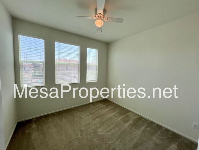 Building Photo - 127 Macintosh Way