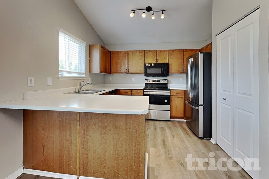 Building Photo - 12789 Elm St