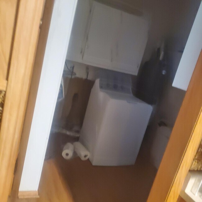 Laundry Area - 908 West Ave