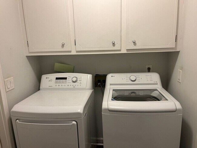 Building Photo - 3 Bedroom 2 Bath Furnished House in Harborgate Shores - Mt Pleasant