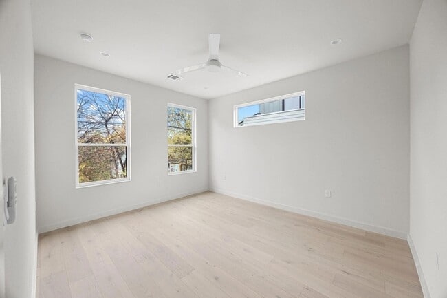 Building Photo - 1709 Maple Ave