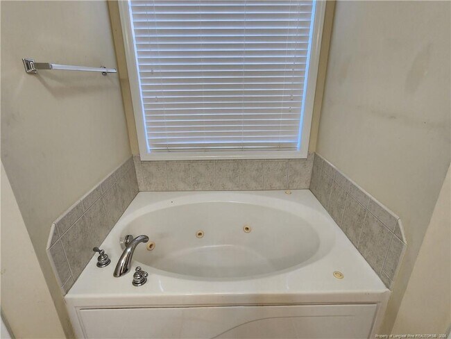 Building Photo - 3347 Broomsgrove Dr