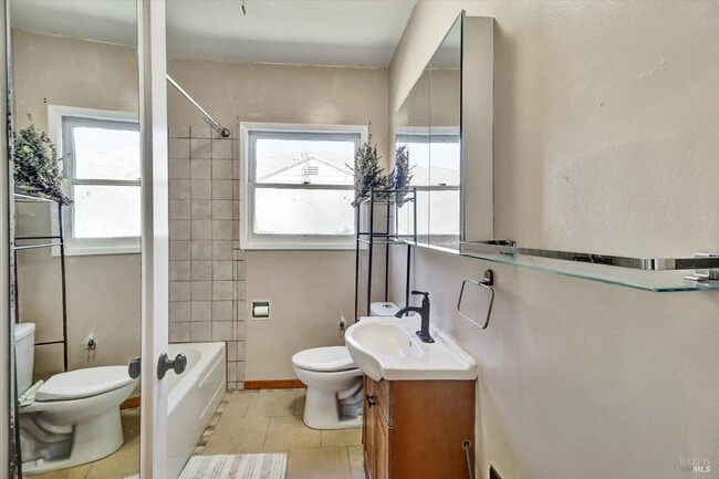 Building Photo - 1467 Ohio St