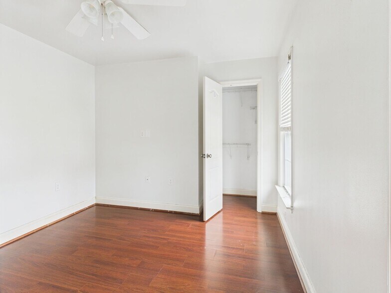 Building Photo - 1712 Kemper St