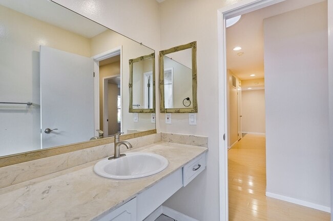 Building Photo - Spacious 1780 Sq Ft -  4b2b home in South San Jose